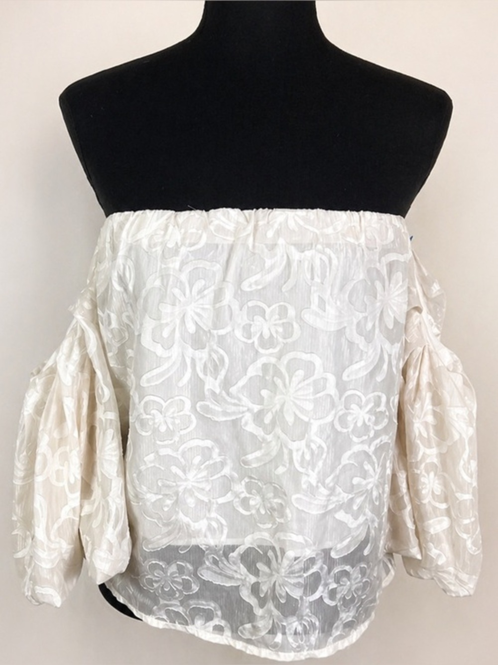 Dainty Hooligan Cream White Off‑Shoulder Floral Loose Fit Blouse – Size Small